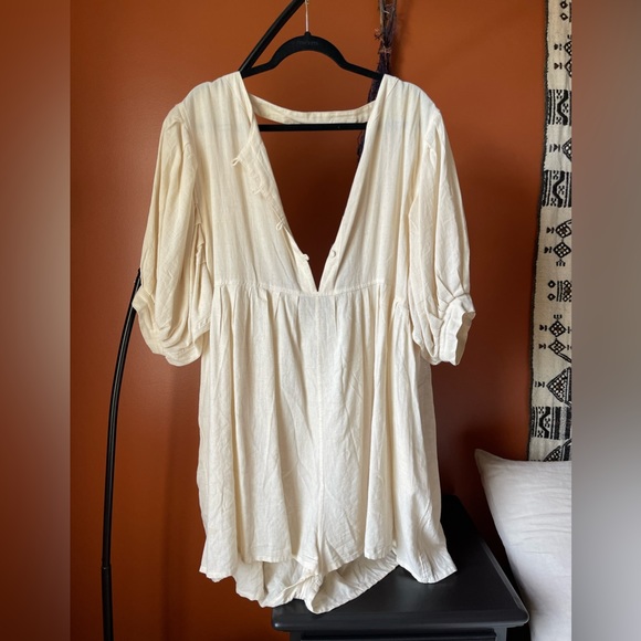 SOLD Avy & Co SOL Buttermilk Playsuit. One size - Picture 3 of 8